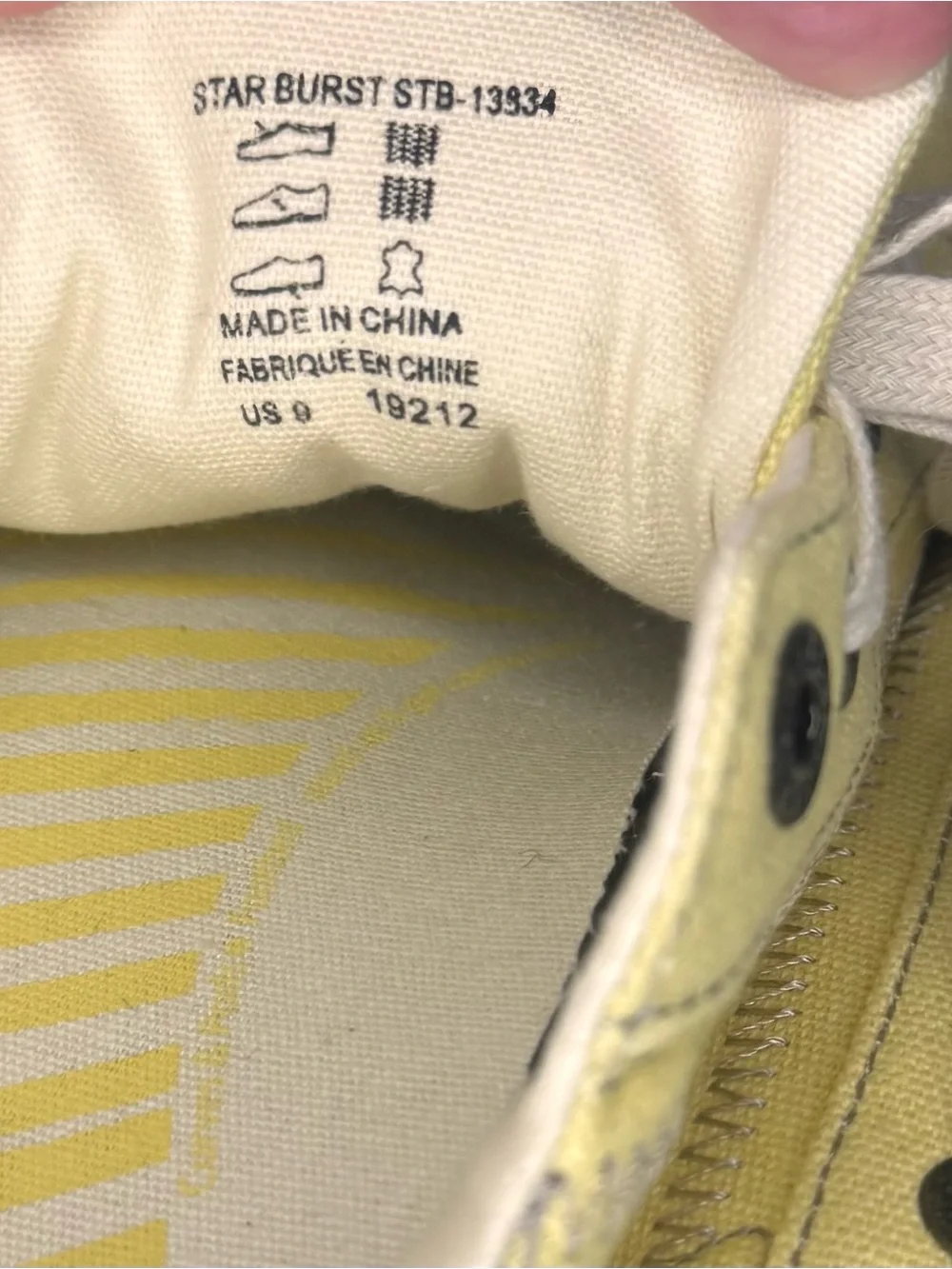 Taos Star Burst Women’s Size 9 Yellow Canvas Lace Up Comfort Sneakers NWT